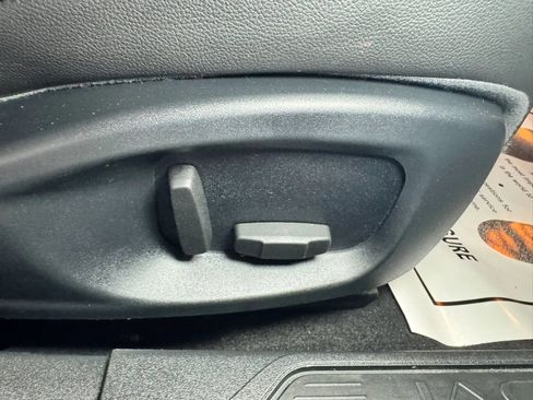 Used 2018 Jaguar XE Premium image 14