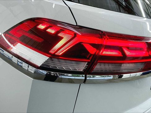 Used 2024 Volkswagen Atlas Cross Sport SE image 30