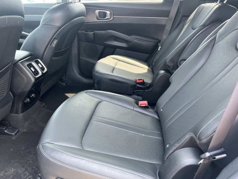 Used 2022 Kia Sorento S FWD image 21