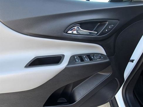 Used 2021 Chevrolet Equinox LS w/ LS Convenience Package image 10