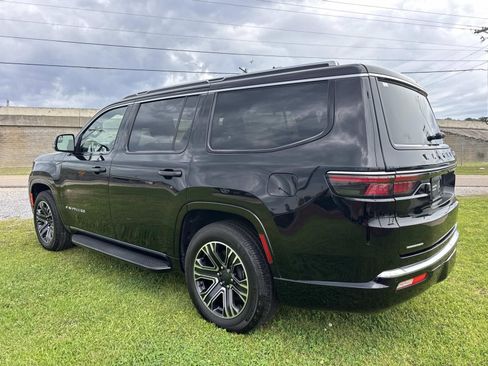 Used 2023 Jeep Wagoneer Series II w/ Flexible Seating Group AWD/4WD image 7