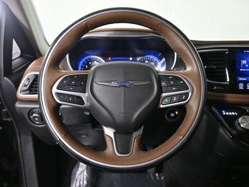Used 2017 Chrysler Pacifica Limited FWD image 39