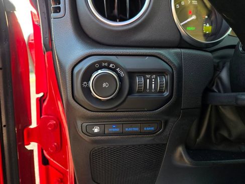 Used 2022 Jeep Wrangler Unlimited Sahara w/ Cold Weather Group AWD/4WD image 14