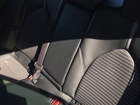 Used 2021 Toyota Camry SE image 26