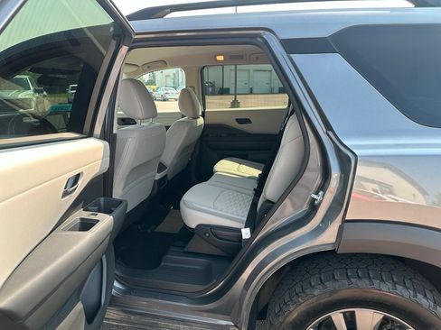 Used 2024 Nissan Pathfinder SV AWD/4WD image 20