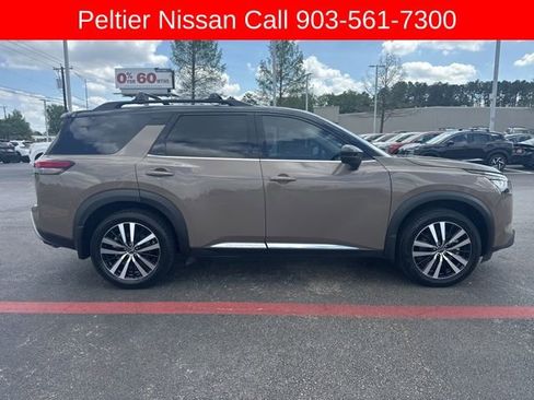 Used 2024 Nissan Pathfinder Platinum image 2