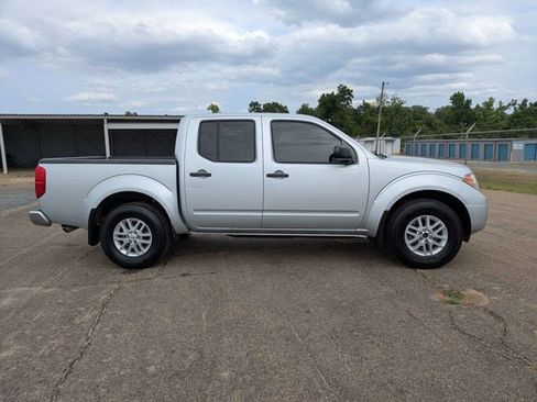 Used 2018 Nissan Frontier SV AWD/4WD image 3