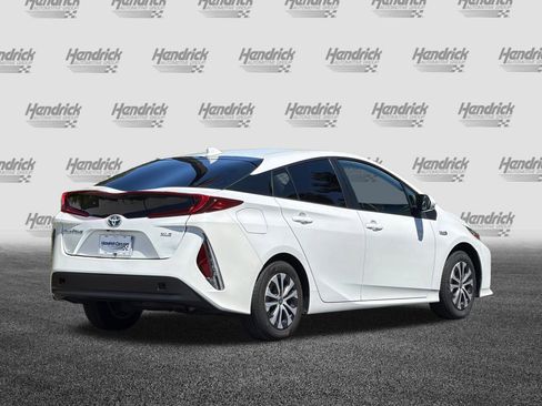 Used 2022 Toyota Prius Prime XLE FWD image 5