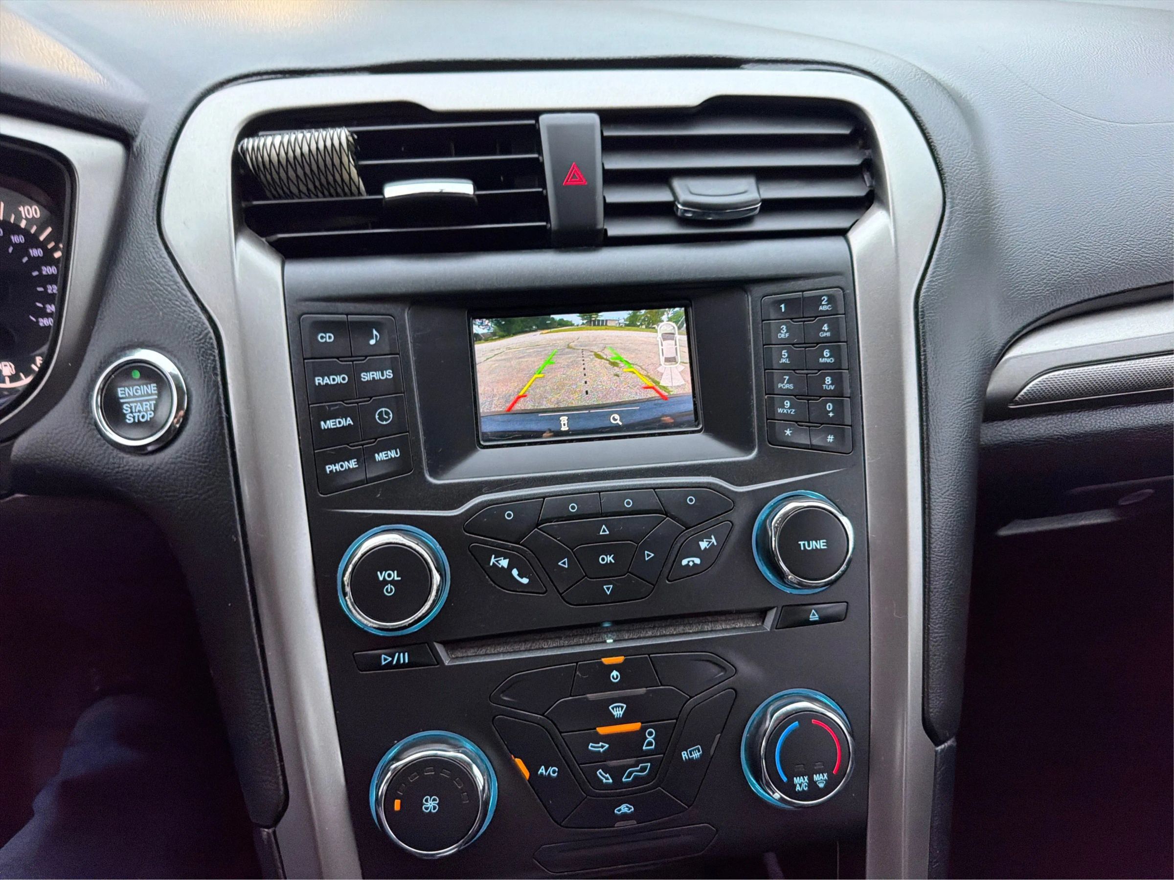 Used 2017 Ford Fusion SE FWD image 30