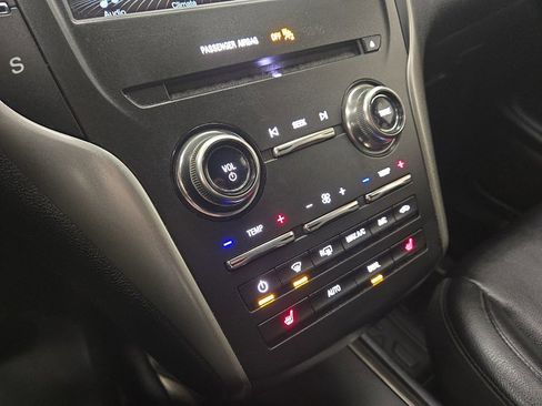 Used 2017 Lincoln MKC Premiere image 17