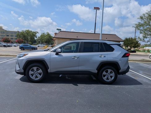 Used 2022 Toyota RAV4 XLE w/ Convenience Package FWD image 6