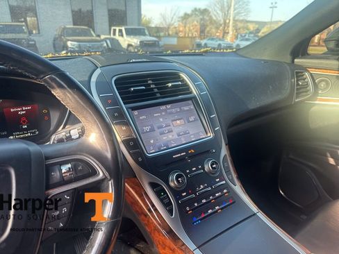 Used 2019 Lincoln Nautilus Reserve image 16