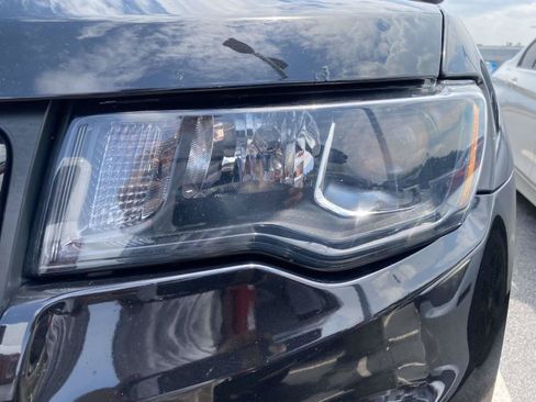 Used 2019 Jeep Grand Cherokee Altitude AWD/4WD image 12