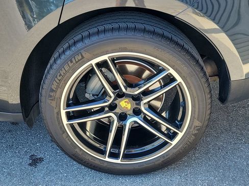 Certified 2021 Porsche Macan S AWD/4WD image 11