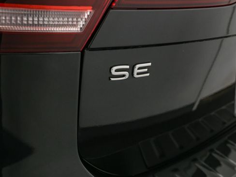 Used 2024 Volkswagen Tiguan SE R-Line AWD/4WD image 13