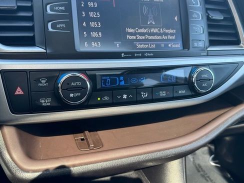 Certified 2019 Toyota Highlander XLE AWD/4WD image 14
