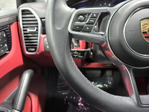 Used 2022 Porsche Cayenne Platinum Edition image 15