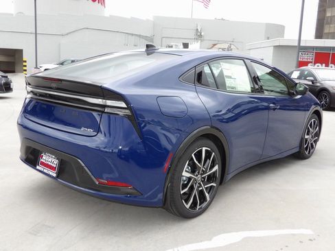 New 2026 Toyota Prius Plug-In Hybrid image 4