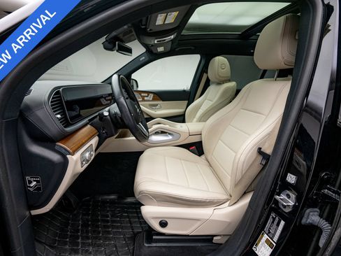 Used 2023 Mercedes-Benz GLS 450 4MATIC image 12