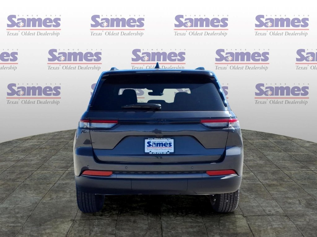 New 2026 Jeep Grand Cherokee Altitude RWD image 4