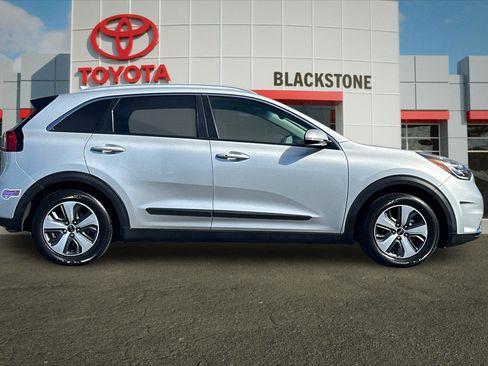 Used 2019 Kia Niro EX Premium w/ Sunroof Package image 2