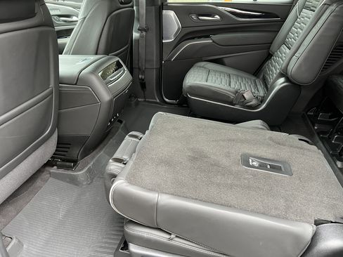 Used 2024 Cadillac Escalade V w/ LPO, ONYX Package image 17