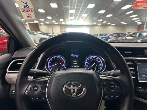 Used 2018 Toyota Camry SE FWD image 17