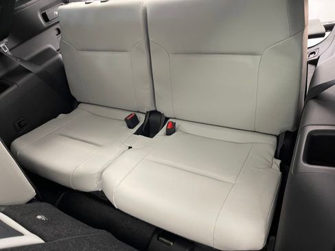 New 2025 Mitsubishi Outlander SE image 25