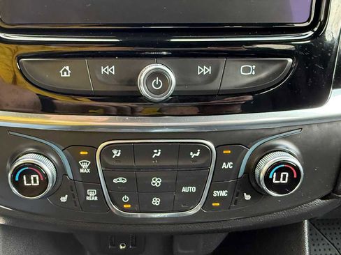 Used 2023 Chevrolet Traverse LT AWD/4WD image 24