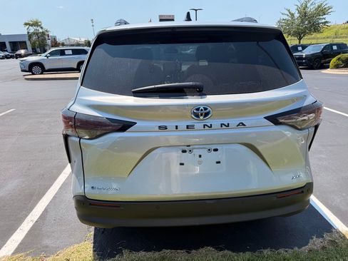 Certified 2025 Toyota Sienna XLE w/ XLE Plus Package AWD/4WD image 6