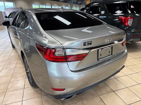 Used 2018 Lexus ES 350 w/ Luxury Package w/Wood Trim FWD image 4