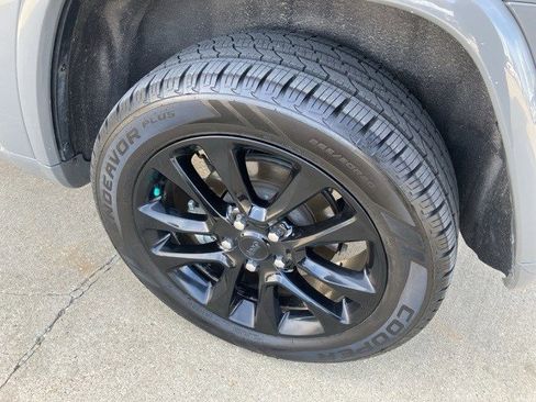 Certified 2022 Jeep Grand Cherokee Laredo X image 25