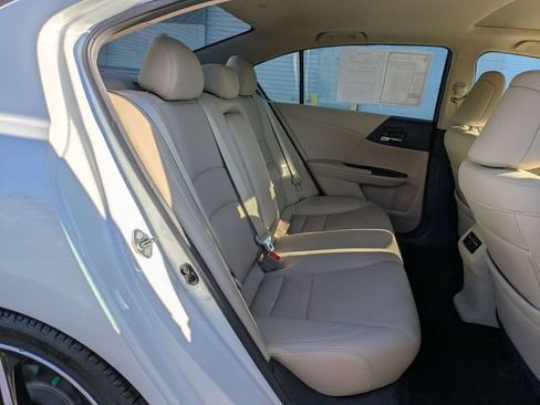 Used 2017 Honda Accord Touring image 32