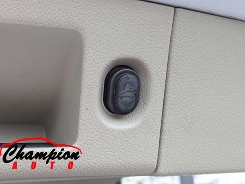 Used 2017 Cadillac Escalade Premium Luxury RWD image 16