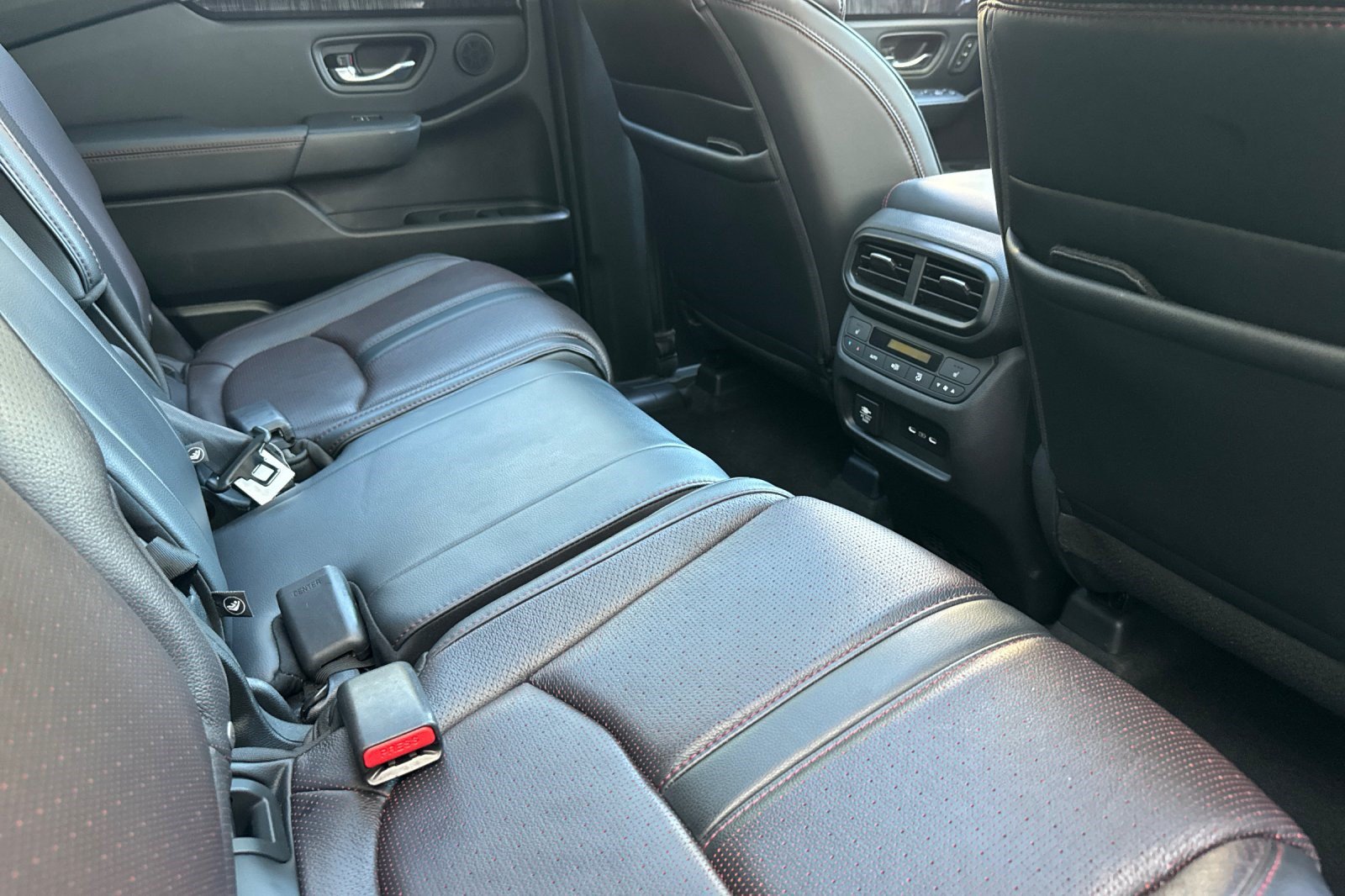 Used 2025 Honda Pilot Black Edition image 35