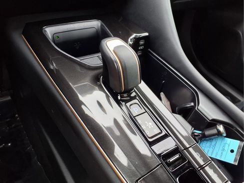 Used 2024 Toyota Crown Limited image 23