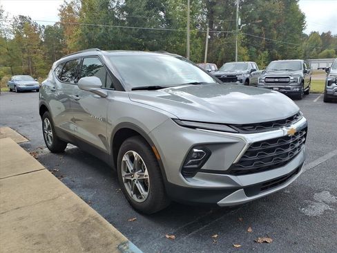 Used 2024 Chevrolet Blazer LT w/ Convenience Package image 3