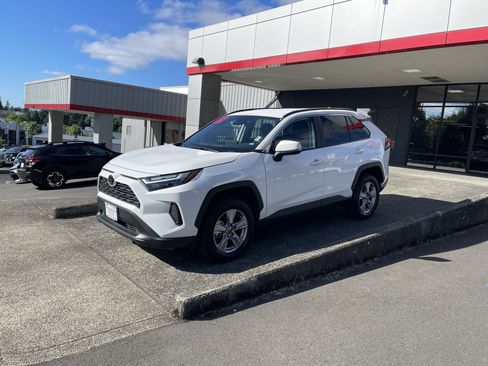 Certified 2025 Toyota RAV4 XLE AWD/4WD image 4