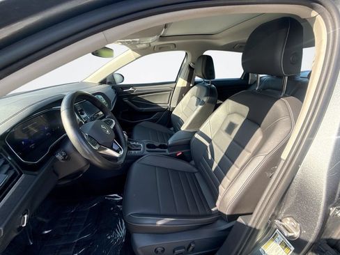 Used 2024 Volkswagen Jetta SE FWD image 12