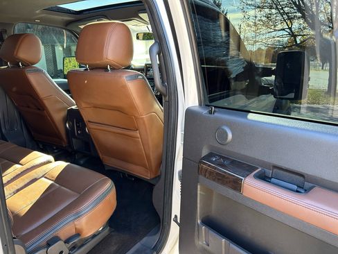 Used 2015 Ford F250 Platinum w/ Platinum Package image 17