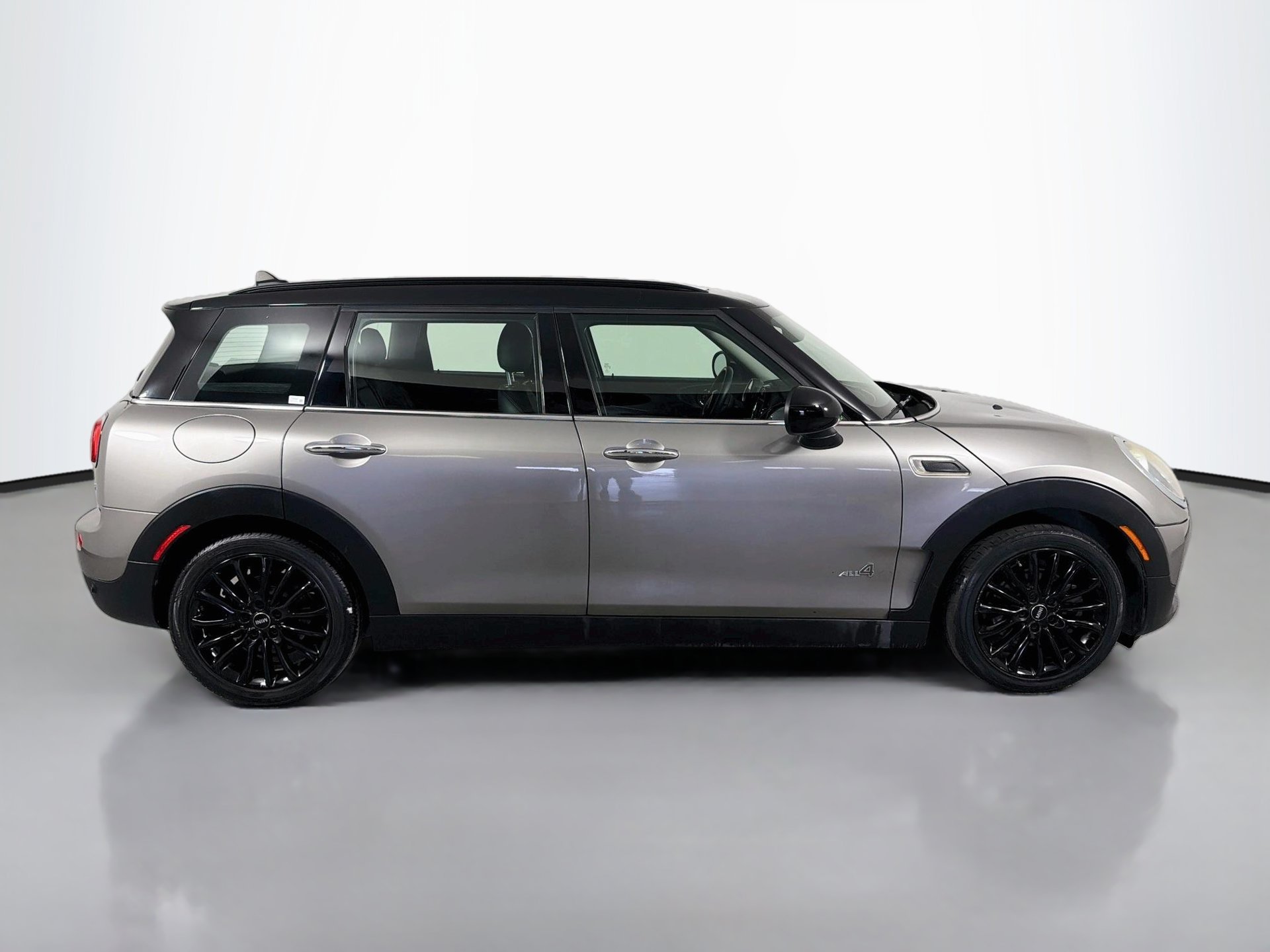 Used 2019 MINI Cooper Clubman ALL4 AWD/4WD image 5