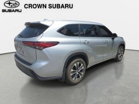 Used 2023 Toyota Highlander XLE FWD image 5