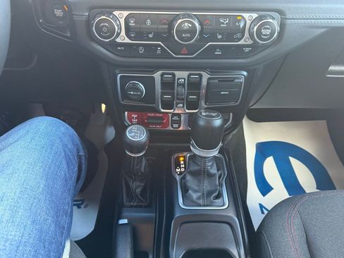 Used 2024 Jeep Wrangler Rubicon w/ Technology Group image 13