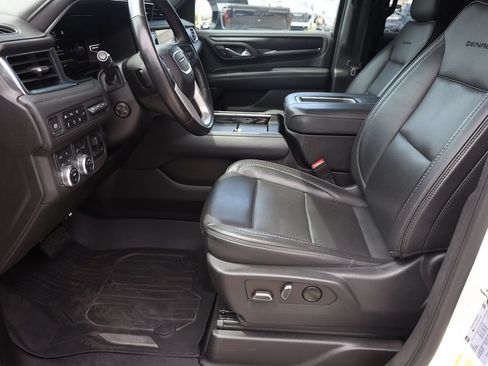 Used 2022 GMC Yukon Denali w/ Denali Ultimate Package AWD/4WD image 11