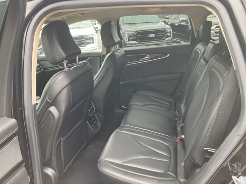 Used 2023 Lincoln Nautilus Reserve w/ Cargo Utility Package AWD/4WD image 16