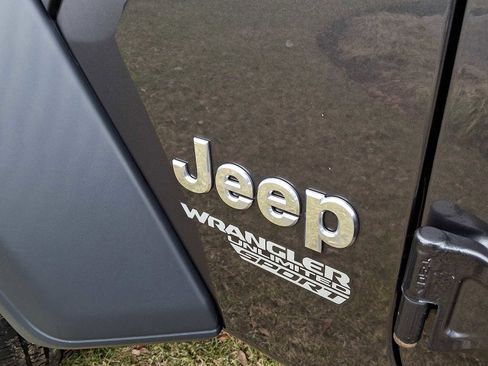 Used 2018 Jeep Wrangler Unlimited Sport S image 28