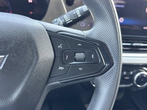 Used 2024 Chevrolet Trax LT w/ Sunroof Package FWD image 33