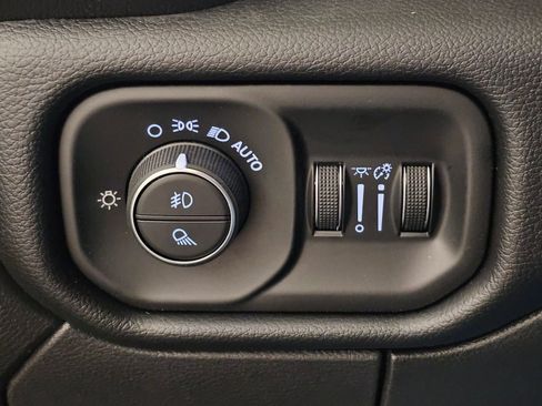 New 2026 RAM 2500 Laramie AWD/4WD image 18