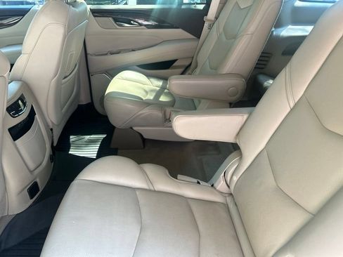 Used 2017 Cadillac Escalade Premium Luxury RWD image 10