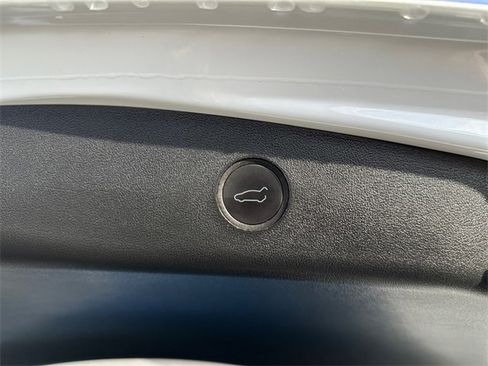 Used 2023 Tesla Model 3 Standard Range image 34